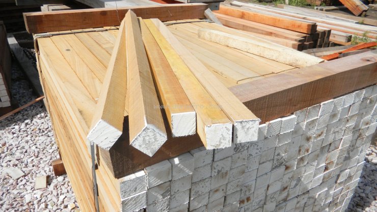 Varillas de Madera Agujereado sin cargo