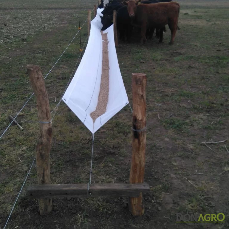 Comedero Lona 112 x 25 mts 200g/m Reforzado con Ojales